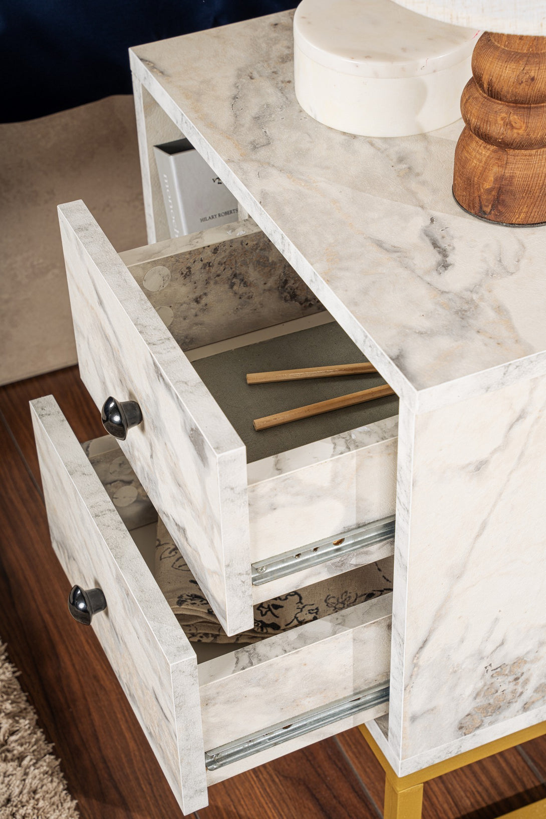 Noćni ormarić Glimmer - Fressia Marble, Gold-Vasdom.hr